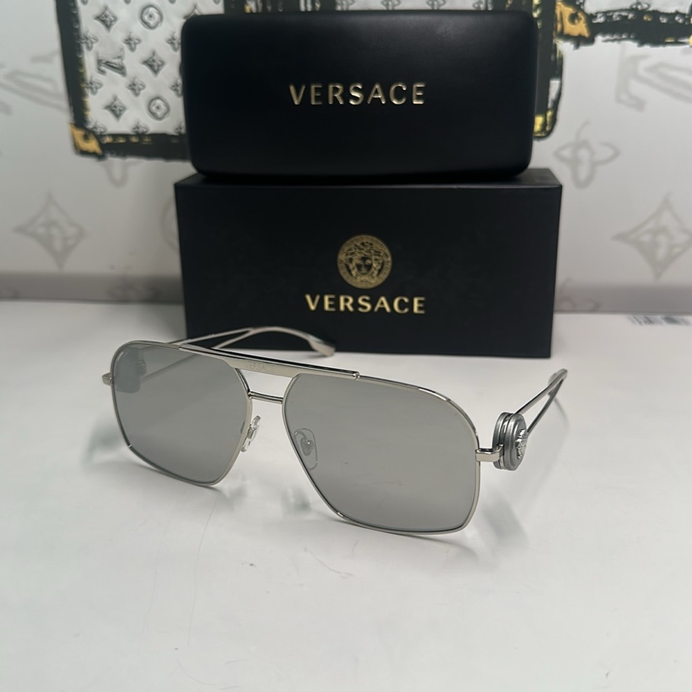 Authentic Versace VE2269 10006G Sunglasses Silver Mirror – New